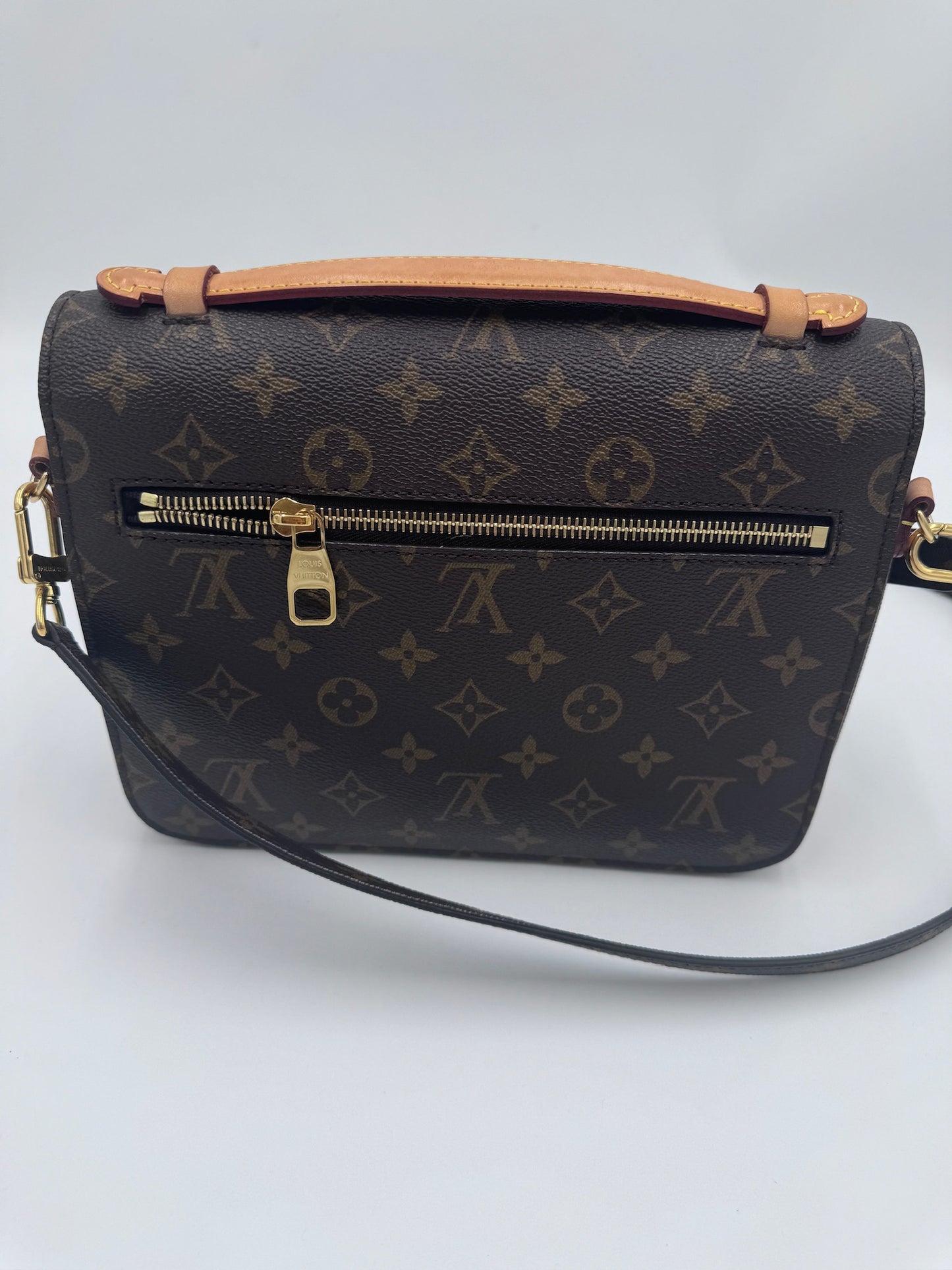 Louis Vuitton Pochette Metis